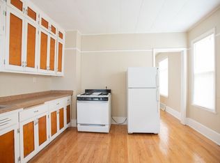 3BR Lower Flat -$1595 - 7/1, Laundry, UWM - 2429 N Farwell, Milwaukee, WI 53211