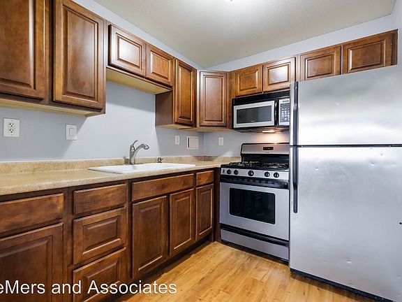5th image of 615 E Locust St APT 101