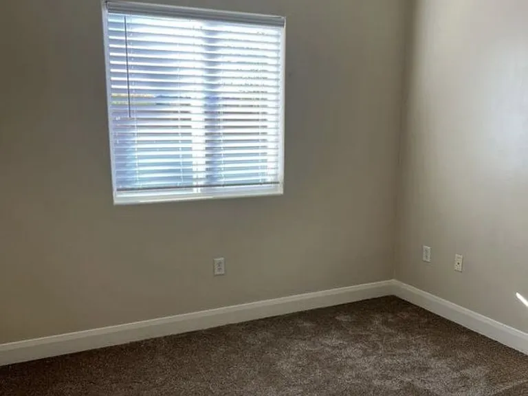 1058 S Red River Rd — Photo 16