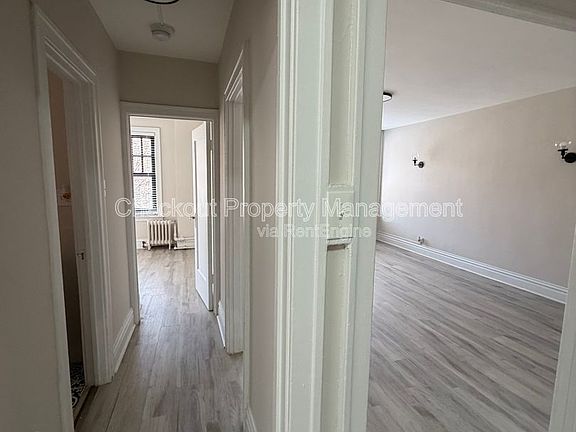 3rd image of 5616 Pershing Ave APT 22