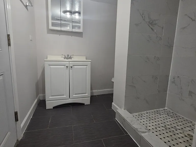 2431 S Christiana Ave #R — Photo 5