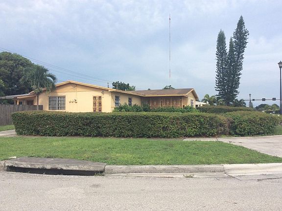 4th image of 1025 Honeyhill Dr