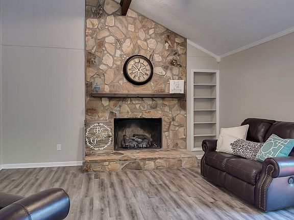 3rd image of 753 Hickory Oak Holw