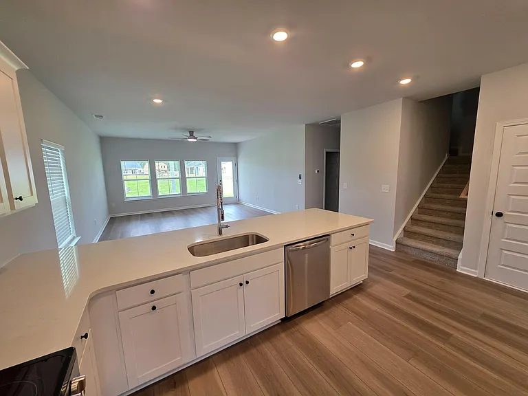 421 Sea Breeze Way — Photo 10