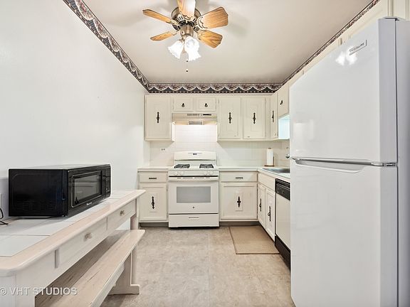 5th image of 945 E Kenilworth Ave Unit 420