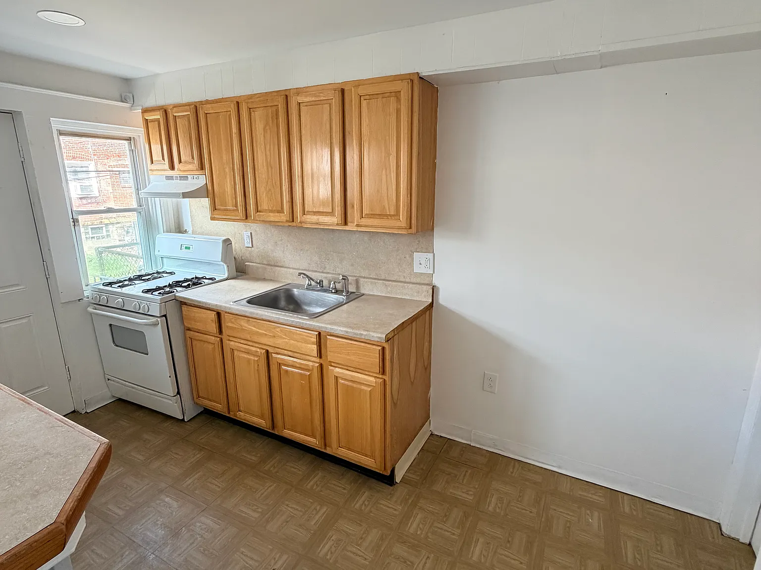 3 bed, 992 sqft, $1,695 — Photo 1
