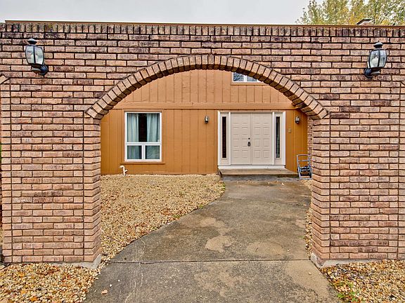 5th image of 3023 Bonnie Brae Cres