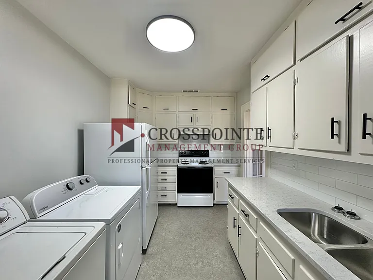 526 S Bonner Ave — Photo 11