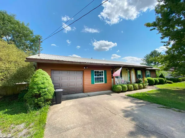 119 Ellis Ave, Elkins, WV 26241