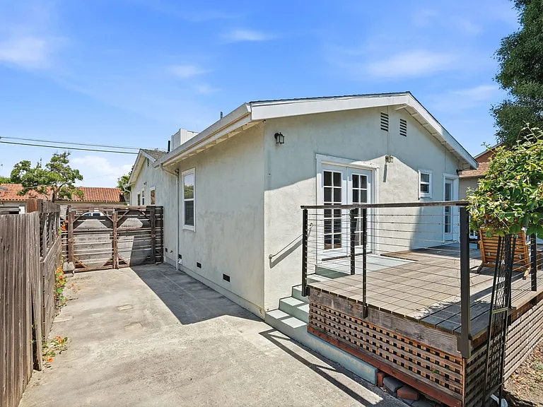 954 Cedar St — Photo 22