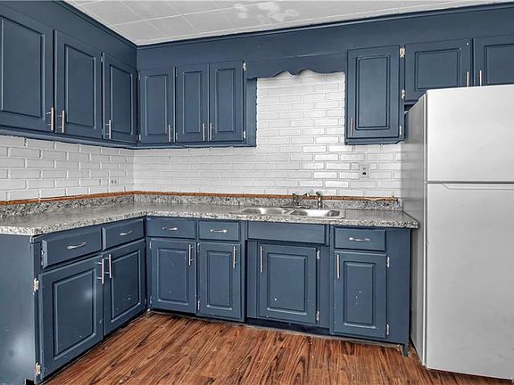 5th image of 171 Cedargrove Cir