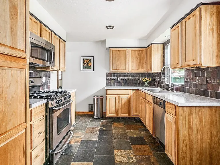 1202 E 36th Ave — Photo 3
