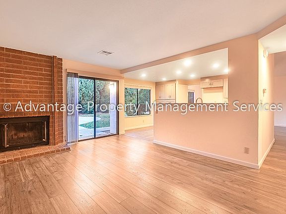 3rd image of 32725 Goshen St