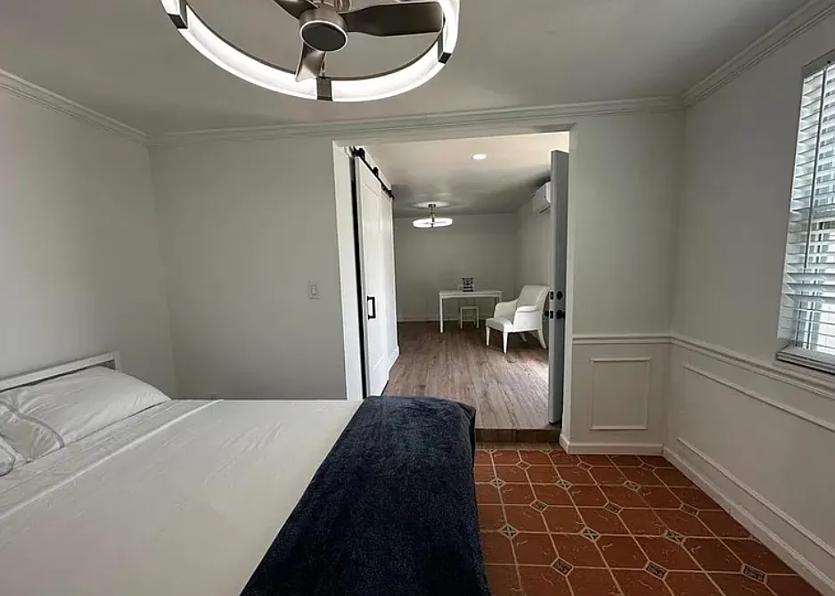 Studio, 1600 sqft, $1,200 — Photo 2
