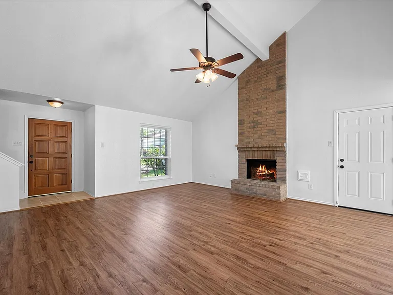 16311 Salinas Ln — Photo 6