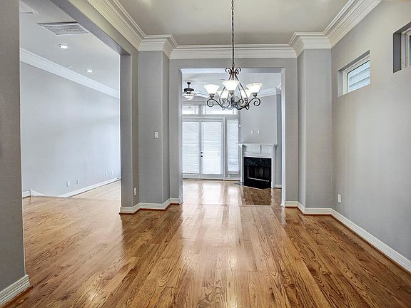 5th image of 1140 Robbie St