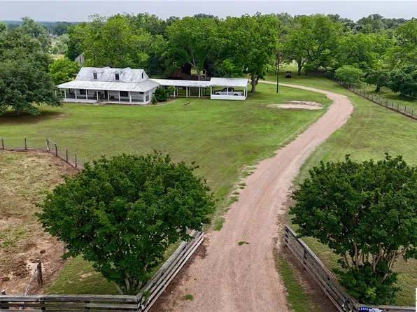 3140 Piano Bridge Rd, Dubina, TX 78956