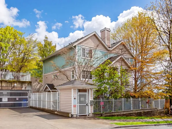 123 7th St #1, New Westminster, BC V3M 6Y2