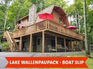 122 N Cherry Ln, Greentown, PA 18426
