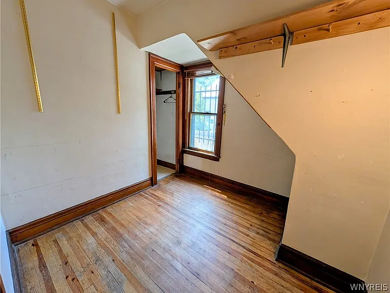 325 Box Ave — Photo 18