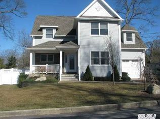 27 Forest Rd, Kings Park, NY 11754