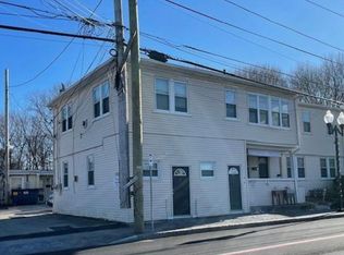 1790 Cranston St APT 3, Cranston, RI 02920
