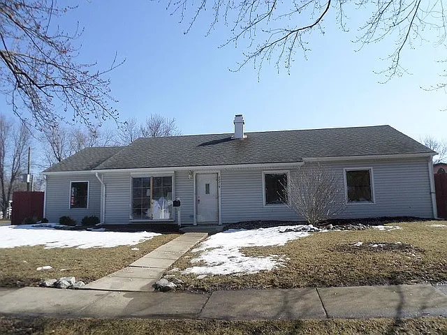 22219 Yates Ave photo 1