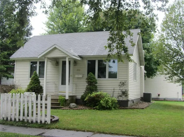 202 S Canfield St, Dunkerton, IA 50626