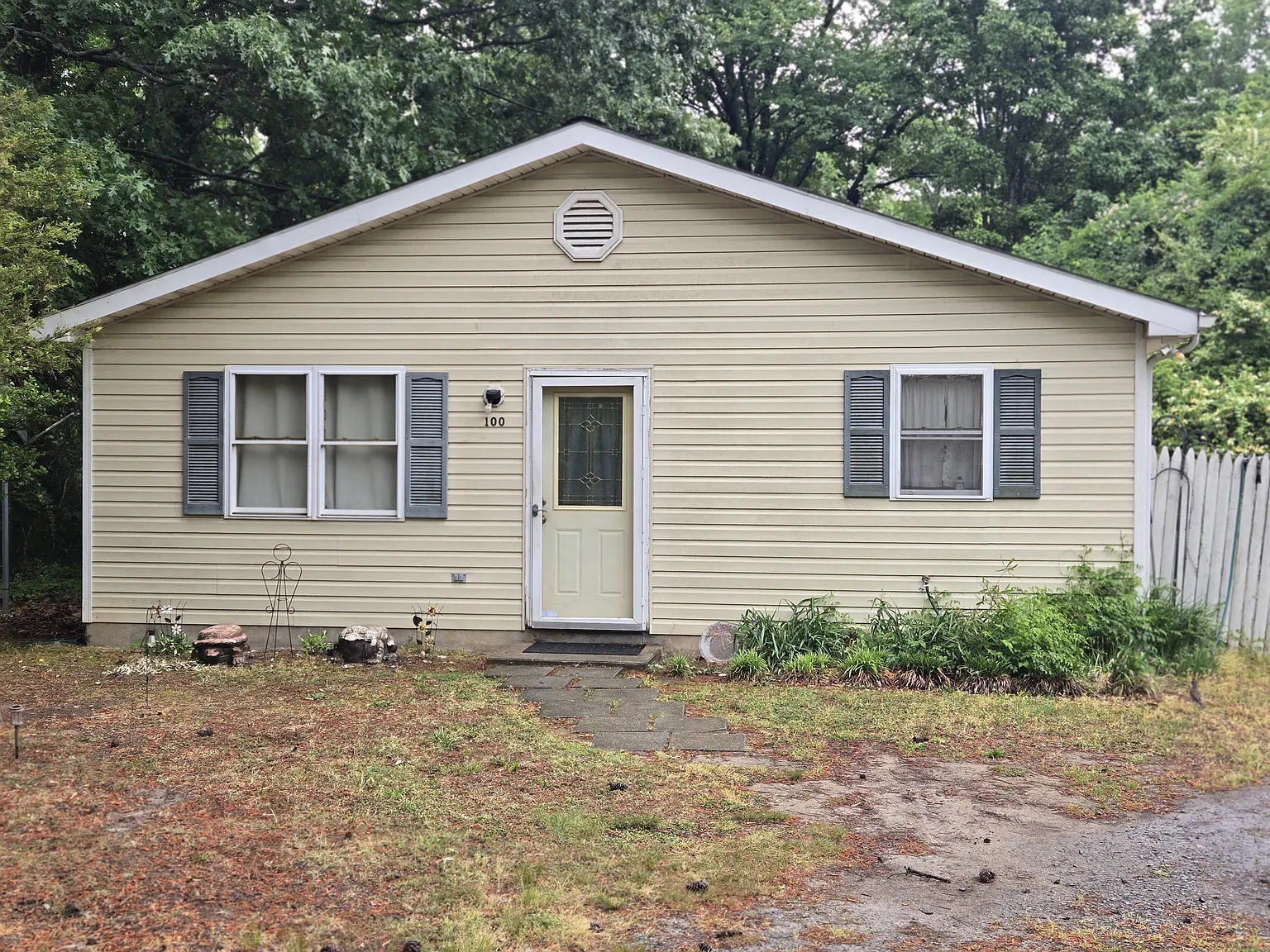 3 bed, 1064 sqft, $2,000 — Photo 1