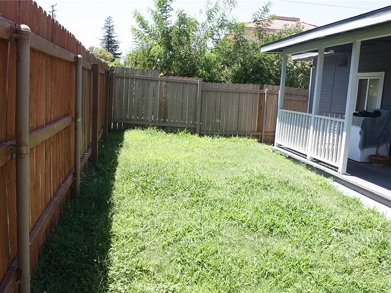 507 W State St — Photo 30
