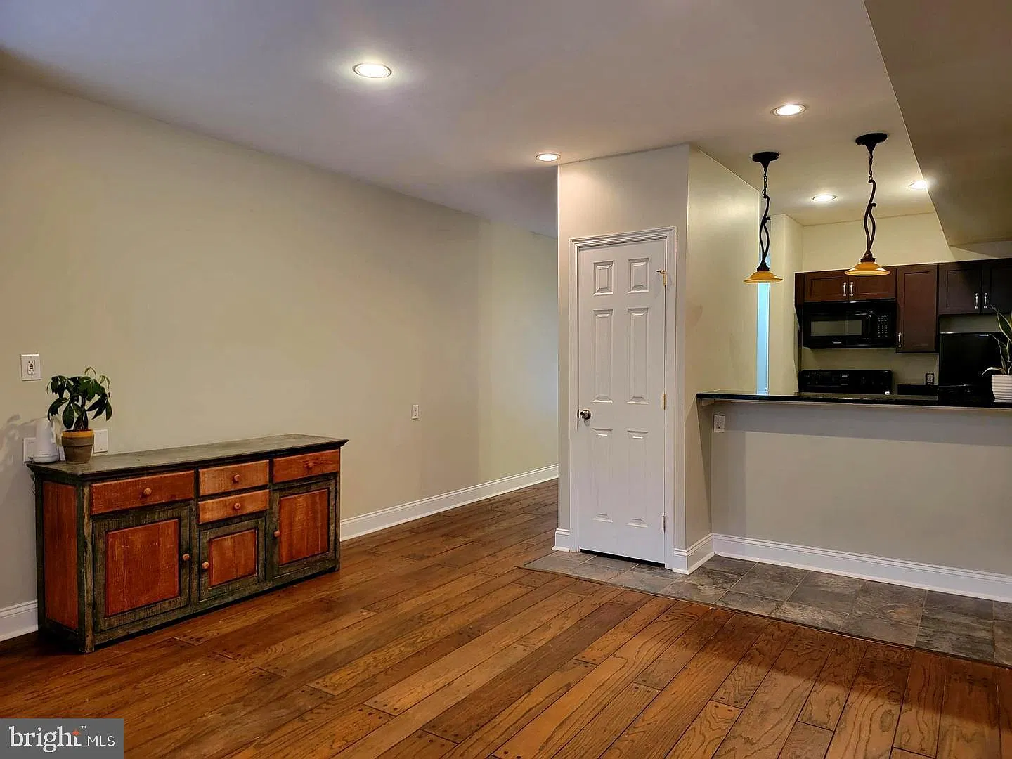 1 bed, 1.0 bath, $1,600 — Photo 2