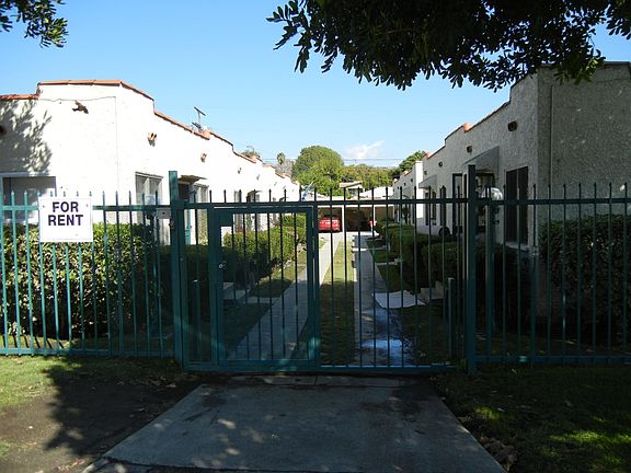 2nd image of 3041 Larga Ave