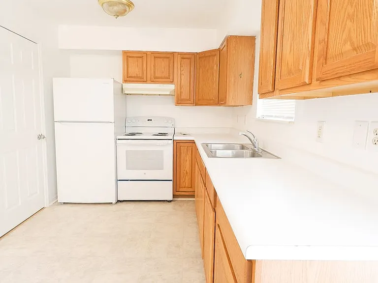 215 Timberlake Cir #5 — Photo 1