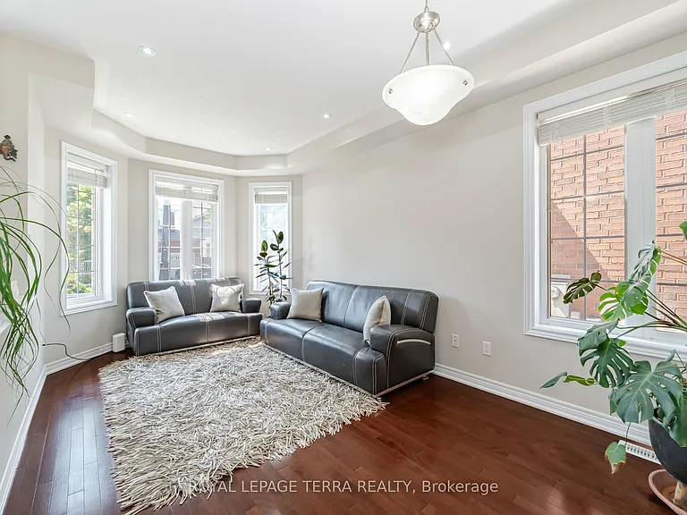 30 Eatonville St #UPPER — Photo 9