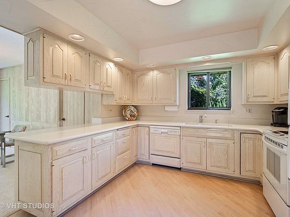5th image of 2408 Burgundy Ln