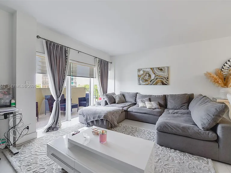 880 NE 69th St #5L — Photo 4