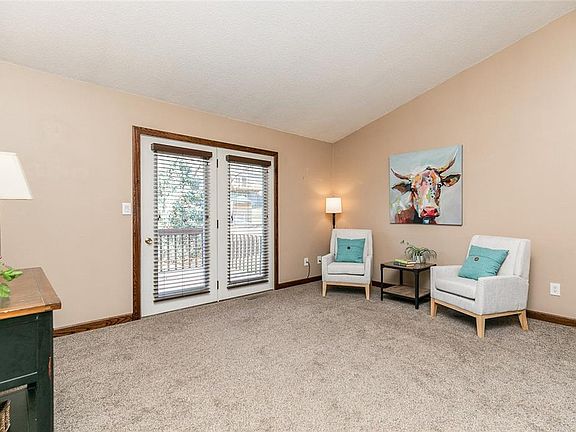 5th image of 2249 Oakleaf St