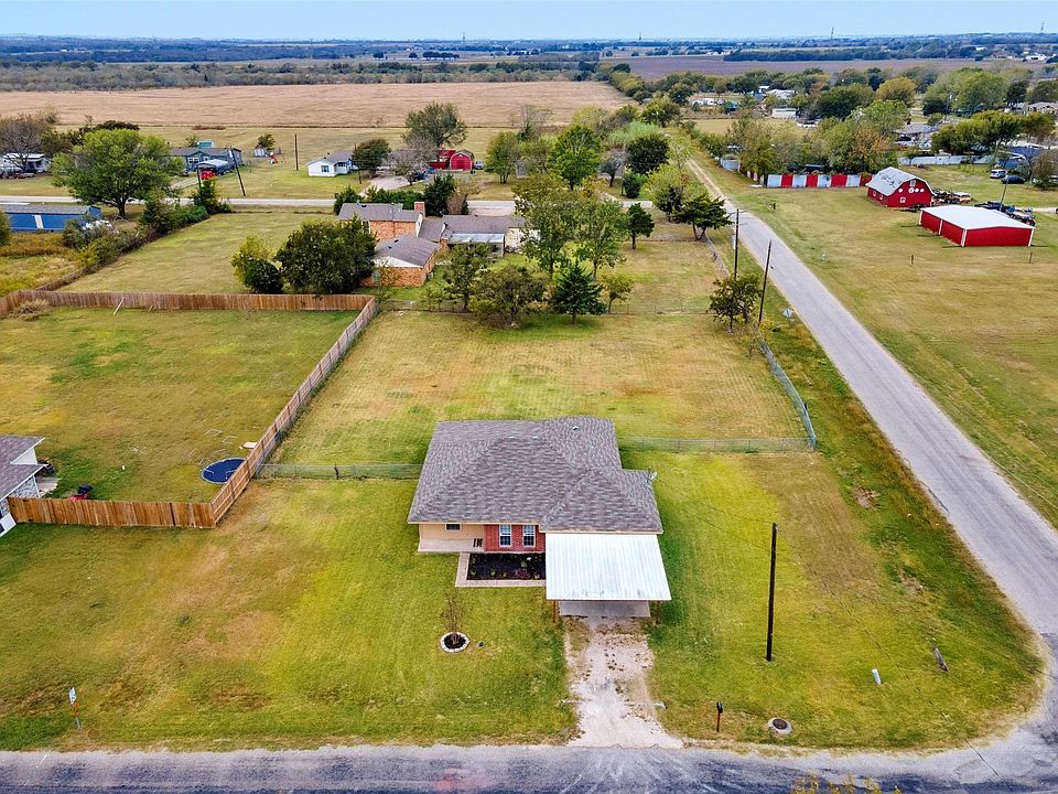 1st image of 300 Lakeview Dr