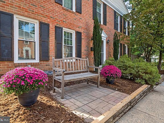 3rd image of 11870 Abercorn Ct