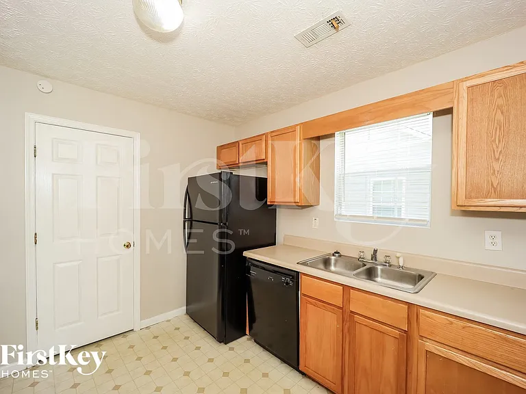 9421 Mulligan Ct — Photo 7
