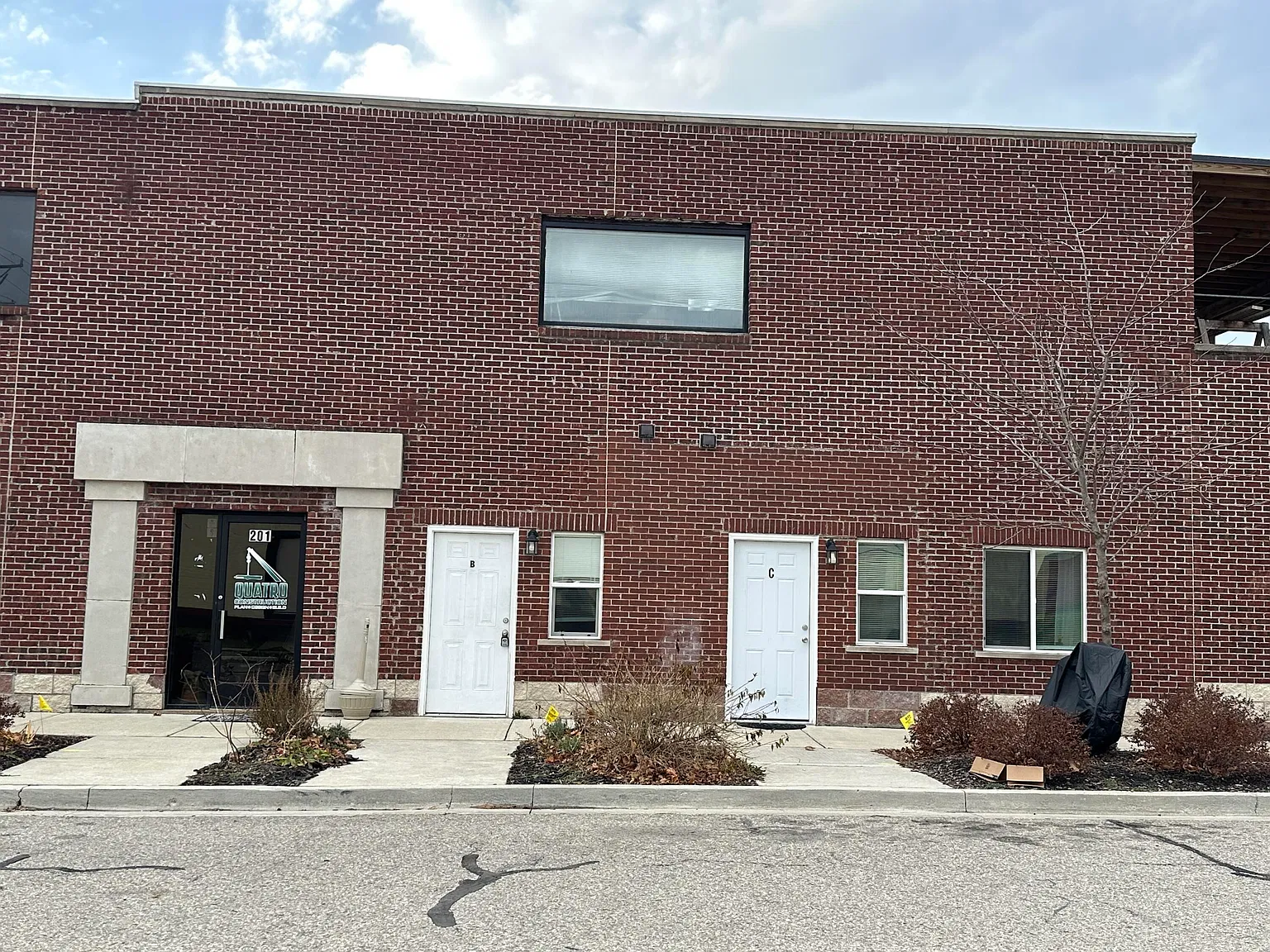 1 bed, 1.0 bath, 890 sqft, $1,400 — Photo 1