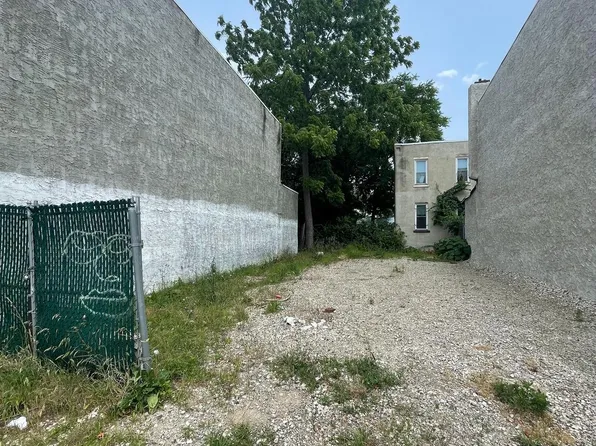 1042 S 4th St, Camden, NJ 08103