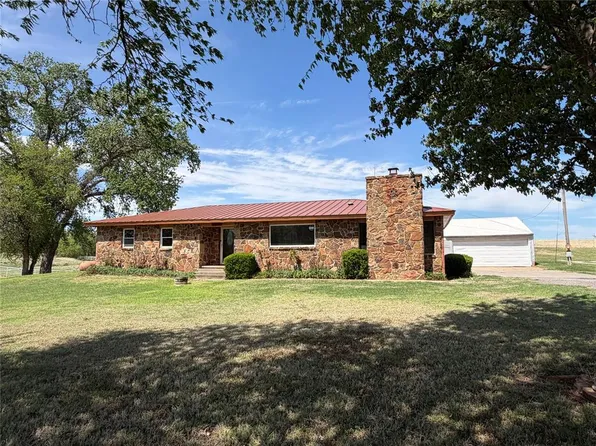 22681 E 1090th Rd, Clinton, OK 73601