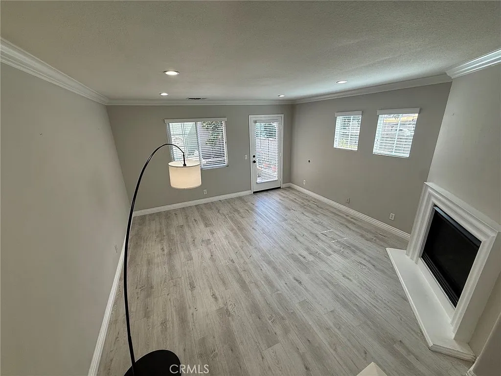 3 bed, 2.5 bath, 1629 sqft, $3,500 — Photo 3