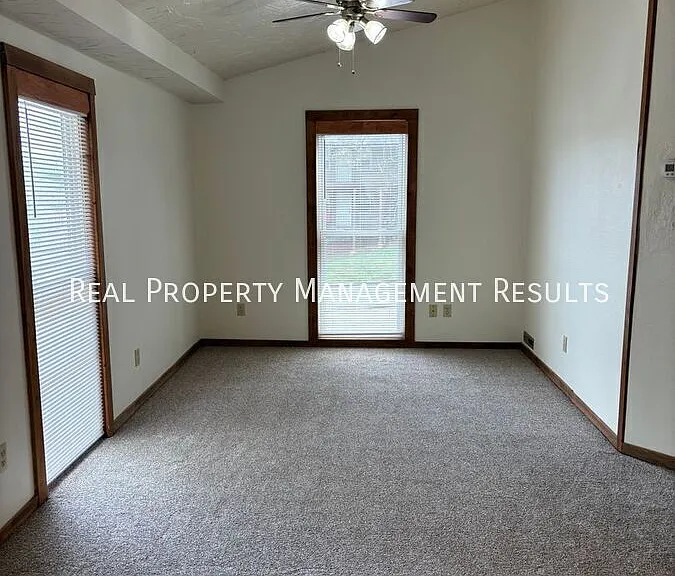 409 S Bosse Ave #B — Photo 3