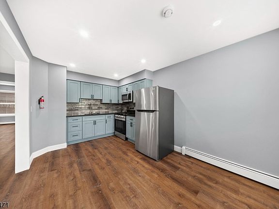 4th image of 298-300 Belmont Ave #5