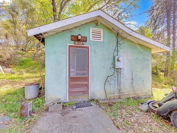 4th image of 18589 Rozier Ave