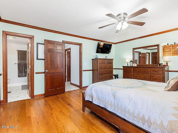 3rd image of 105 Sleepy Hollow Drive