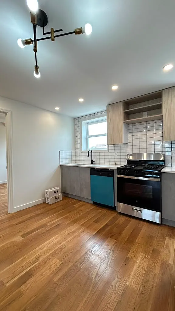 2 bed, $2,800 — Photo 3