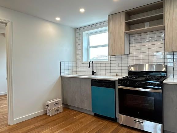 5th image of 110 Chestnut St #4